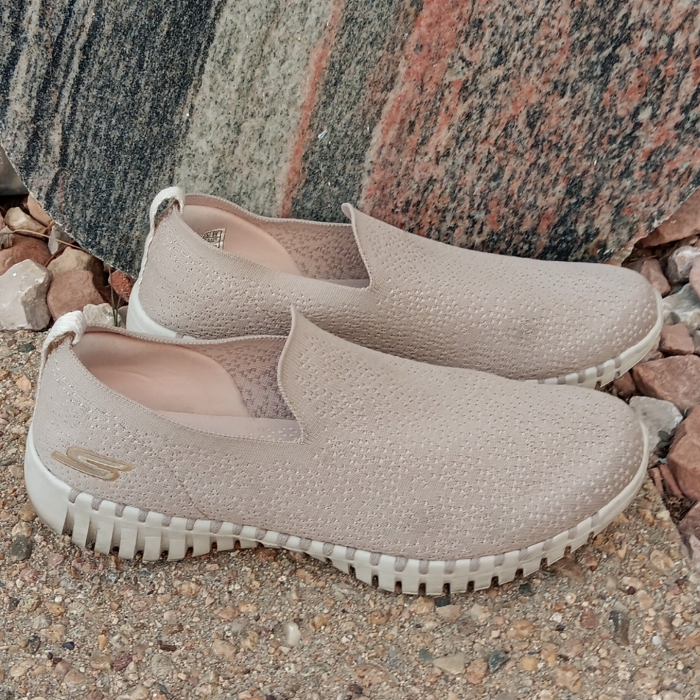 Skechers Goga Mat Knit Slip On Sneakers Walking Shoes Womens 9.5